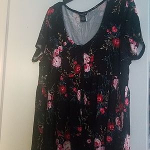 Torrid hi-low floral top